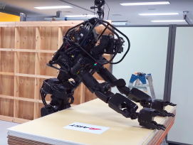 «HRP-5P» ist der Name des neuen humanoiden Roboters, der allgemeine Konstruktionsaufgaben auf Baustellen erledigen kann.