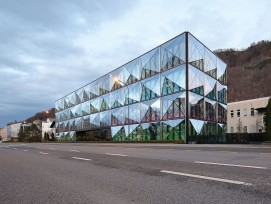 Verwaltungsgebäude Channoine Cosmetics in Vaduz. Müller Architekten, 2010. 