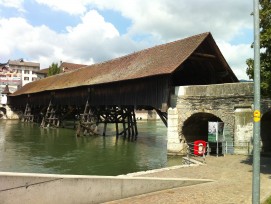 Die historische Holzbrücke gehört zu den Wahrzeichen von Olten