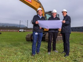 Baubeginn des neuen CKW-Werkhofs in St. Erhard: (v. l.) Patrick Galliker, Leiter Netzservices Region Sursee; Beat Forster, Leiter Logistik, und Daniel Wahler, CFO und Mitglied der CKW-Geschäftsleitung.