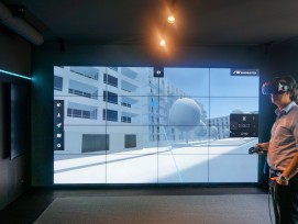 Virtuelle Begehung eines 3D-Modells im «Decision Room»: Die Digitalisierung bringt für den Besteller und Bauherrn von Anfang an Klarheit darüber, welches Gebäude ihm dereinst übergeben wird.