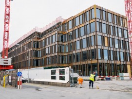 Zwischen Kongresshaus und Tonhalle sowie dem Nobelhotel Baur au Lac entsteht das Bürogebäude «Rosau».