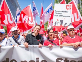 Vania Alleva (zweite von rechts) steht seit 2015 als erste Frau der Gewerkschaft Unia als alleinige Präsidentin vor.