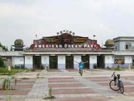 Eingang zum «American Dream Park» in Jiading.