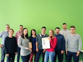 Strahlende Gesichter: Die Freude im Permapack-Team über den «Craftsmen’s Favorite»-Award ist gross. 