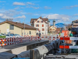 Auf Baustellen wird es schnell eng, wie etwa hier in Lachen SZ.