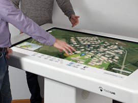 Multi-Touch-Tisch mit realitätsgetreuen Visualisierungen