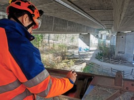 Eindrücklich: Dank des Brücken- untersichtsgeräts eröffnen  sich ganz neue Blickwinkel auf die Aarebrücke bei Bad Schinznach.