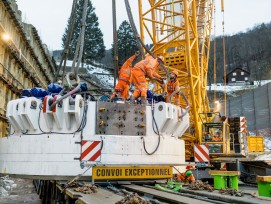 Die Montage der Tunnelbohrmaschine beim Bözbergtunnel führte zu einigen logistischen Herausforderungen.