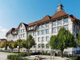 Das Schulhaus Pestalozzi in Thun: Bei der Totalsanierung wurde das historische Erscheinungsbild des Gebäudes erhalten.