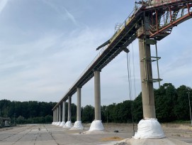 Um 14.00 Uhr werden auf dem Areal der ehemaligen Papierfabrik im Rahmen des Rückbauprozesses neun Betonstützen gesprengt. 