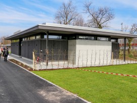 Der fast sakral wirkende Pavillon steht direkt beim Chogebach.