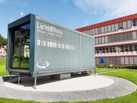 Der drehbare Lichtmesscontainer auf dem Campus der Hochschule Luzern in Horw verfügt über einen grossen Lichteinlass an der Stirnseite.