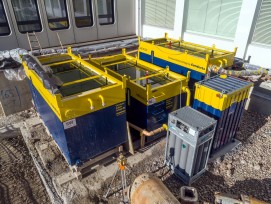 Die Anlage auf der St. Galler Baustelle in der Übersicht. Von links nach rechts sind zu sehen: ASB-10-Becken für Baustellenwasser, ASN-10-Becken zur Neutralisation mit Kohlen- dioxid und schliesslich noch ein Becken des Modells ASB-10 für die Grundwasser-