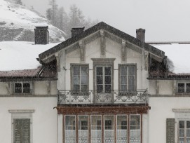 Weisse Villa in Mulegns, Detail.