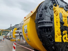 Beim Obwaldner 125-Millionen-Projekt «Hochwasser­sicherheit Sarneraatal» geht es dank der Finanzierung über eine Zwecksteuer vorwärts: Die vormontierte Tunnelbohrmaschine ist ein untrügliches Zeichen dafür.