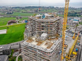 In Risch-Rotkreuz im Kanton Zug entsteht das 21-stöckige Gartenhochhaus Aglaya mit Eigentumswohnungen.