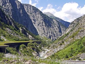 Nationalstrasse in der Schöllenenschlucht.