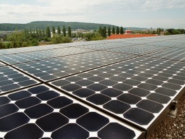 Anstelle von Hausdächern könnte bald der Ozean als Standort für Solarpanels dienen.