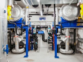 Die Grundwasser-Wärmepumpe der Stadt Zürich versorgt unter anderem die Hardau-Hochhäuser mit Wärme. Die Energiezentrale in der Hardau hat eine Leistung von 3,4 Megawatt und zählt zu den grössten Anlagen der Schweiz.