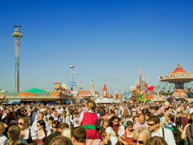 Wenn auf der Wiesn die grosse Party steigt, bleiben E-Scooter draussen.