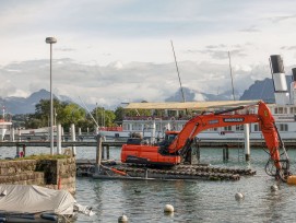 Putzaktion im Vierwaldstättersee: Im SGV-Hafen werden abgelagerte Sedimente abgetragen, um die Fahrrinne für Passagierschiffe wieder frei zu machen.