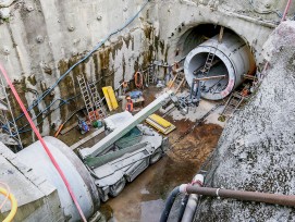 Einbau der Rohrelemente beim Kraftwerk «Doppelpower»in Mitlödi GL: Die Tunnelbohrmaschine steckt nicht mehr fest, dies im Gegensatz zum Glarner Richtplan.