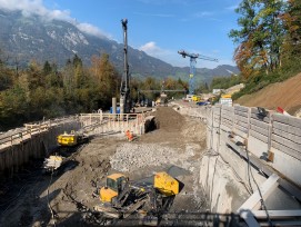 Die Baustelle für das Auslaufbauwerk des Hochwasserentlastungsstollens in Alpnach mit der Startgrube für die Tunnelbohrmaschine.