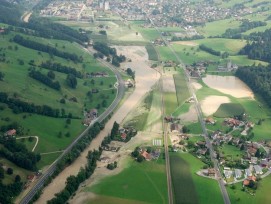 Hochwasser bei Kleiner Emme 2005.