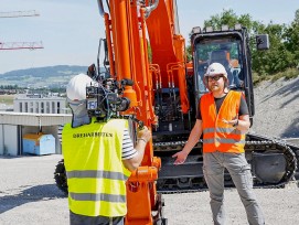 Der Zolliker Bauleiter Roman Ribi besucht für die neuste Präventionsaktion der Suva Baustellen.