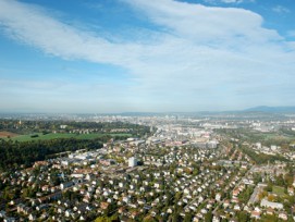 Die Birsstadt – sieben ­zusammengewachsene ­Gemeinden. Blick von ­Reinach Richtung ­Münchenstein und Basel.