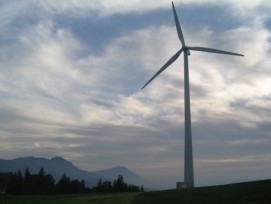 Dunkle Wolken ziehen vorbei: Auf dem aargauischen Heitersberg wird Windenergie, im Gegensatz zum Entlebuch (Bild), vorderhand nicht genutzt werden. (Bild: Eole Suisse)  