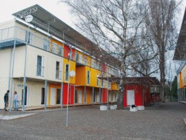 Container-City: Eine temporäre Wohnsiedlung an der Aargauerstrasse in Zürich (Bild: Michael Hunziker)