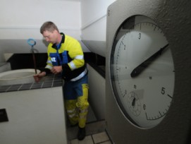 Wartungsarbeiten in einem Reservoir der Wasserwerke Zug (Bild: Michael Staub).