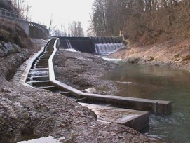 Bereits heute sind im Kanton Zürich etwa 100 Kleinwasserkraftwerke in Betrieb. (Im Bild: Anlage in Dietfurt SG)