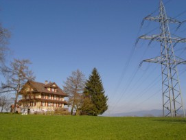 Freileitungen sind ein massiver Eingriff in die Landschaft (Bild: Urs Rüttimann)