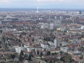 Die Städte und Agglomerationen, hier Muttenz und Basel, fordern mehr Unterstützung bei der Bewältigung ihrer Herausforderungen.