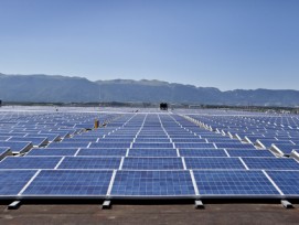 Mit einer Leistung von 4,2 Megawatt ist die neue Photovoltaikanlage auf dem Genfer Messezentrum Palexpo die grösste der Schweiz.