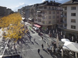 Mit dem 1995 ausgeschriebenen Wettbewerb für die Neugestaltung der Place du Midi leitete Sitten einen Erneuerungsprozess des öffentlichen Raums ein.