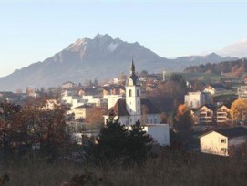 Neue Bauzonen trotz schrumpfender Bevölkerung: Die Stiftung Landschaftsschutz Schweiz legt gegen die Ortsplanung von Adligenswil LU Beschwerde ein.