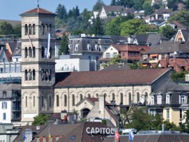 Was tun mit leeren Kirchen? In der Stadt Zürich (Im Bild: Liebfrauenkirche) ist man sich einig, dass sie zu wertvoll sind um sie abzuschliessen.