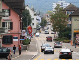 Die Stadt Dübendorf (im Bild die Bahnhofstrasse) kehrt der Skos den Rücken zu.