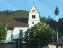 Egerkingen SO (im Bild die Kirche) erhöht den Druck auf Steuersünder und zerrt sie aus der Anonymität.