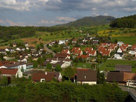 Noch viel Potenzial für Solarenergie: Im Kanton Basel-Landschaft soll künftig in Ortszentren einfacher Solaranlagen gebaut werden können (im Bild: Neubauquartier in Diegten BL).