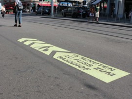 Vom Bellevue zum Zürcher Hauptbahnhof kann man das Tram nehmen – zu Fuss ist man aber fast so schnell am Ziel.