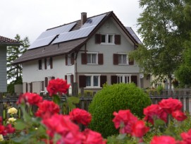 Kleine Photovoltaikanlagen, wie hier in Hohentannen TG, können künftig ohne Bewilligung gebaut werden – dafür werden die nachträglichen Kontrollen verschärft.