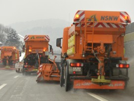 Mehr Tempo: Die Flüssigstreuer können mit etwa 80 km/h arbeiten, die bisherigen Fahrzeug brachten das Salz mit maximal 50 km/h aus.