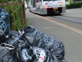 Die Einwohner von Oberentfelden AG produzierten bis Ende 2012 doppelt so viel Abfall wie ihre Nachbarn in den umliegenden Gemeinden (Bild). Seit 1.1.2013 gilt nun auch dort die Sackgebühr.