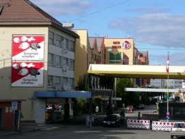 34 000 Grenzgänger: Die Region Basel ist von der SVP-Initiative besonders betroffen. Im Bild: Grenzübergang Basel/Weil am Rhein.