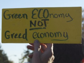 Die Forderung nach einer grüneren Wirtschaft wird immer lauter und hat auch den Bundesrat erreicht. Im Bild: Sujet einer «Occupy Wall Street» Demonstration in San Francisco, USA.